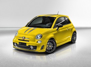 Gelber Abarth 695 Tributo Ferrari in der Frontansicht