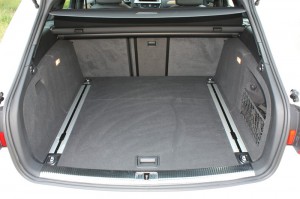 Der Kofferraum des Audi A4 allroad quattro 3.0 TDI clean diesel