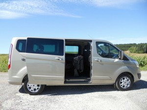 Die Schiebetür des Ford Tourneo Custom (Seitenpartie)