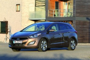 Hyundai i30cw in der Front und Seitenansicht