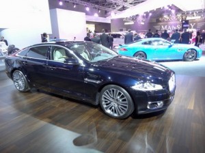 Jaguar XJ mit Allradantrieb in Blaumetallic