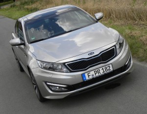 Silberner Kia Optima in der Frontansicht
