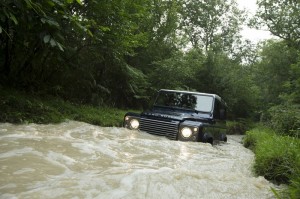 Land Rover Defender 2013 in schwarz