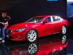 Mazda6 in Rot auf der Moskau Auto Show 2012