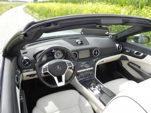 Das Cockpit des neuen Mercedes-Benz SL 350 - Ledersitze, Mittelkonsole, Armaturenbrett