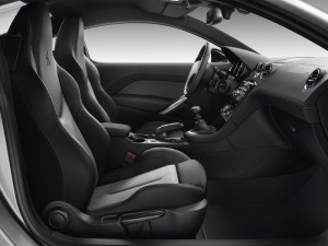Der Innenraum des Peugeot RCZ-Sondermodells Onyx