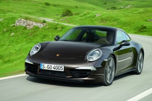 Die Frontansicht des Porsche 911 Carrera 4 (Fahraufnahme)