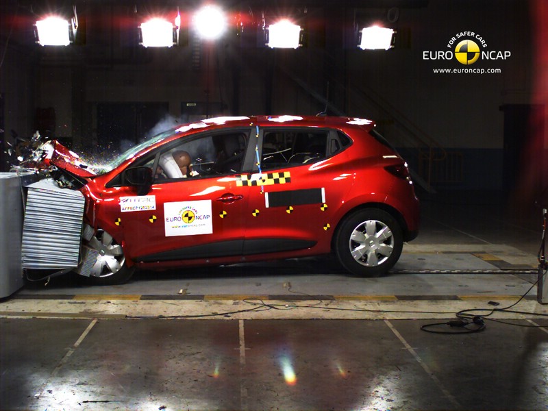 Der Renault Clio beim Crashtest von EuroNCAP
