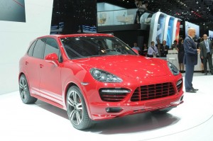 Porsche präsentiert in Russland roten Cayenne GTS