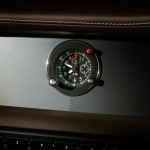 Eine hochwertige Uhr im Rolls-Royce Phantom Series II Coupe Aviator Collection