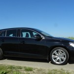 Schwarzer Volvo V60 D5 in der Seitenansicht