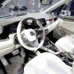 Der Innenraum des BMW Concept Active Tourer - Armaturenbrett, Mittelkonsole