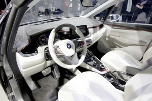 Der Innenraum des BMW Concept Active Tourer - Armaturenbrett, Mittelkonsole