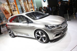 BMW Concept Active Tourer in Silber auf dem Pariser Autosalon 2012