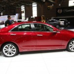 Cadillac ATS in Rot auf der Paris Motor Show 2012
