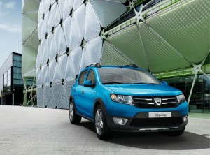 Blauer Dacia Sandero Stepway Modell 2013