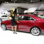 Roter Cadillac ATS auf dem Pariser Autosalon 2012