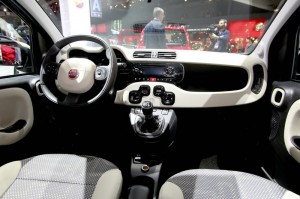 Der Innenraum des Allradautos von Fiat, der Panda 4x4