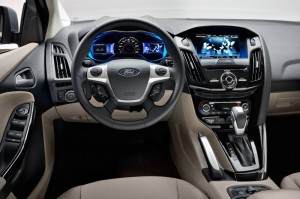 Das Cockpit des Elektroautos Ford Focus Electric