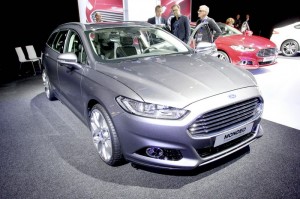 Die neue Generation des Ford Mondeo Kombi auf dem Pariser Autosalon 2012