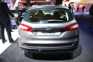 Das Heck des 2013 Ford Mondeo Kombi