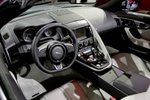 Das Cockpit des neuen Jaguar F-Type