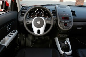 Das Cockpit des Kia Soul 2012