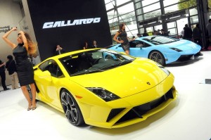 Gelber Lamborghini Gallardo LP 560-4 auf der Automesse in Paris