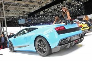 Blauer Lamborghini LP 570-4 Edizione Tecnica in Paris