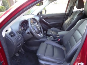 Die Fahrerseite des Mazda CX-5 - Interieur
