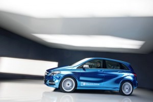 Mercedes-Benz Concept B-Klasse Electric Drive in Blau von der Seite