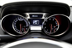 Die Rundinstrumente des Mercedes-Benz SL Brabus