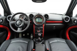 Das Cockpit des Mini Countryman John Cooper Works