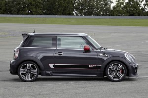 Mini John Cooper Works GP in der Seitenansicht