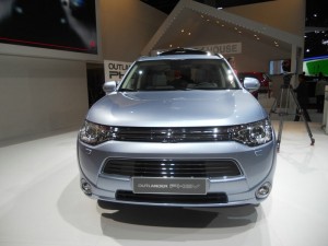 Mitsubishi Outlander PHEV auf der Paris Motor Show 2012