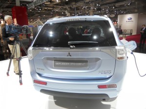 Heckansicht des Mitsubishi Outlander PHEV