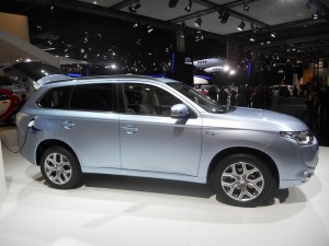 Mitsubishi Outlander PHEV: plug-in-hybridfahrzeug auf dem Pariser Salon 2012