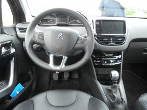 Das Armaturenbrett des Peugeot 208