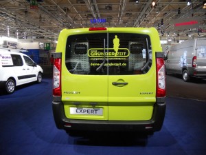 Das Heck des Peugeot Expert Gründertransporters