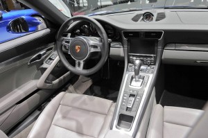 Das Interieur des Porsche Carrera 4 Modelljahr 2013