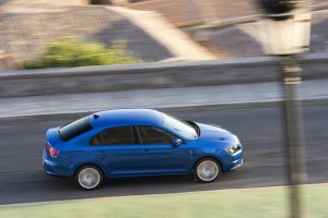 Blauer Seat Toledo aus der Vogelperspektive