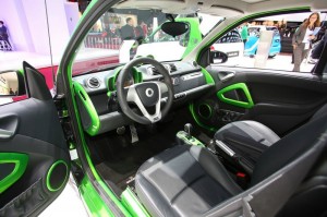 Das Cockpit des Smart-Kleinstwagen Brabus Electric Drive