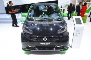 Frontansicht: Smart Brabus Electric Drive auf dem Pariser Autosalon 2012