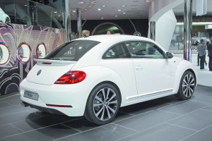 Volkswagen Beetle R-Line in der Seiten- Heckansicht