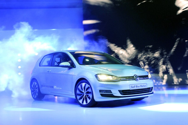 VW präsentiert auf der Pariser Automesse den Golf Blue Motion