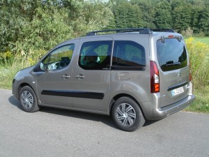 Citroen-Hochdachkombi Berlingo Multispace in der Seiten- Heckansicht