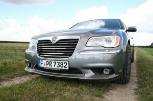 Der Kühlergrill des Lancia Thema 3.0 CRD Executive