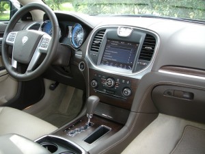 Die Mittelkonsole des Lancia Thema 3.0 V6 CRD