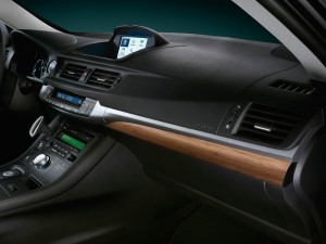 Die Mittelkonsole und Navi des Lexus Ct200h Executive Line