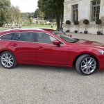 Roter Mazda6 als Kombi in der Seitenansicht